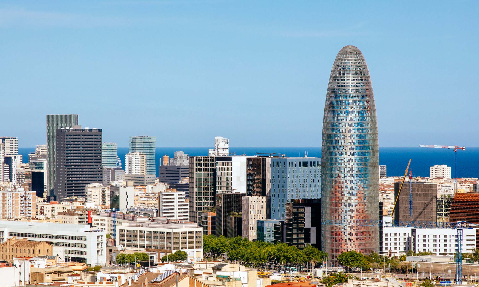 g-pulse-jean-nouvel-getty-torre-agbar-hero_26364_1653070019